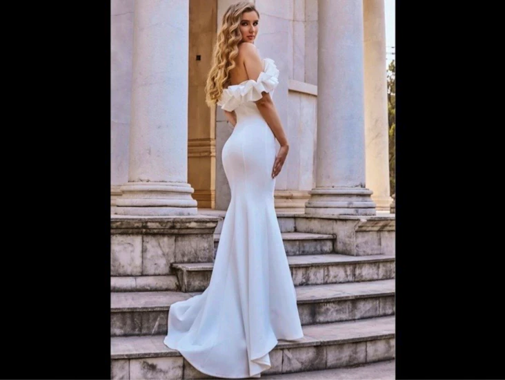 Brudklänning med tillbehör stl 38/40 m