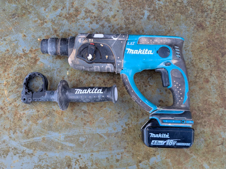 Makita dhr202z 18v lxt cordless sds+ rotary hammer drill