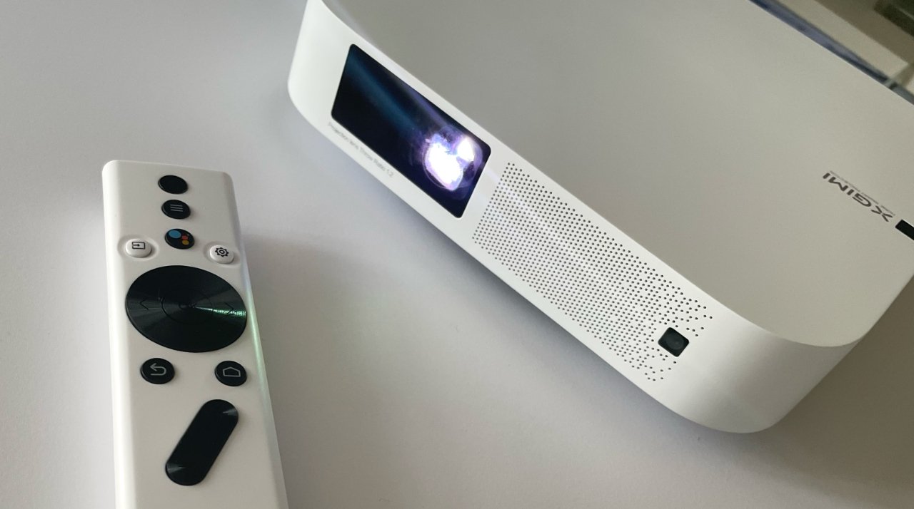 Xgimi elfin 1080p smart projector + projector screen