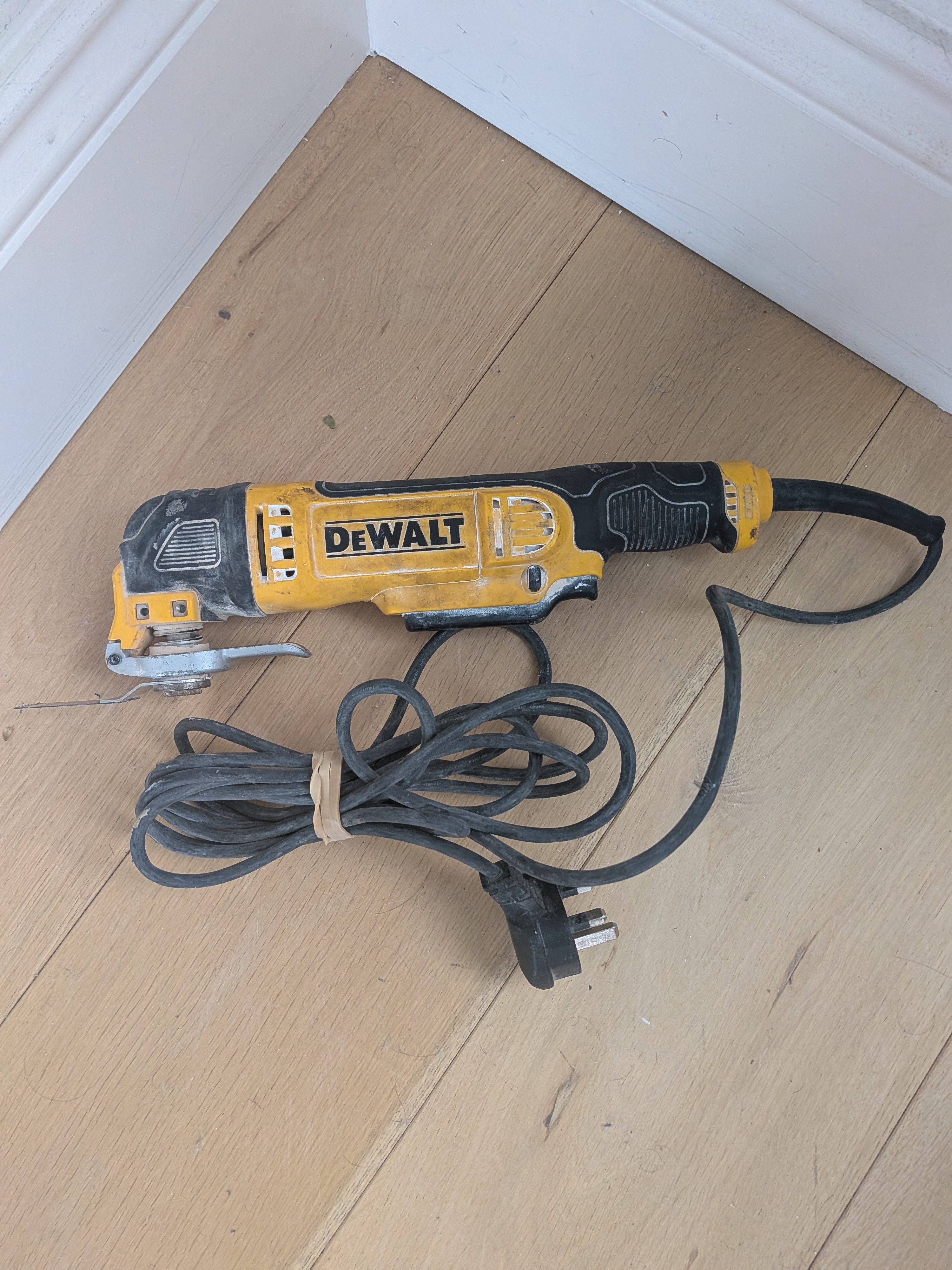 Dewalt multi tool 240v 300w