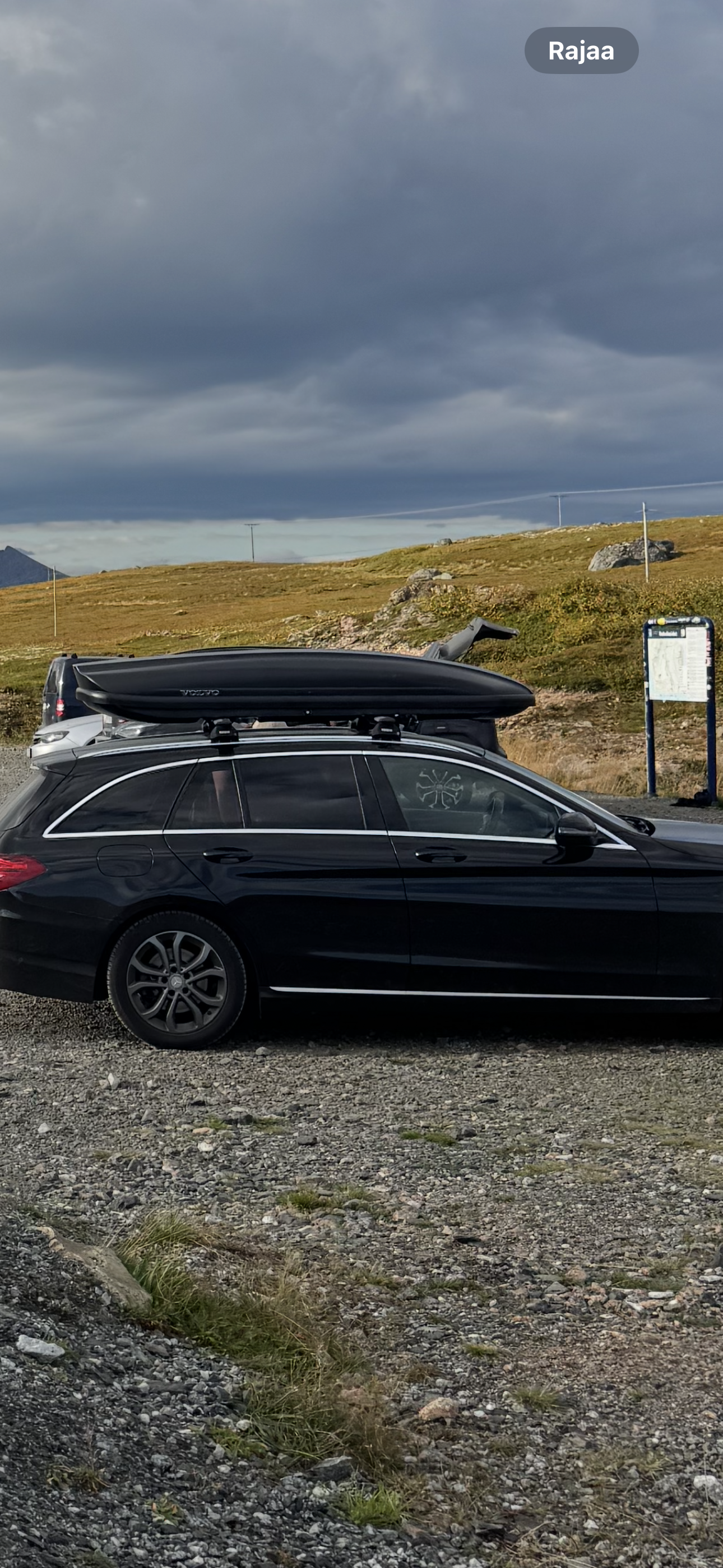 Iso thule pacific 700 suksiboksi volvon logoilla