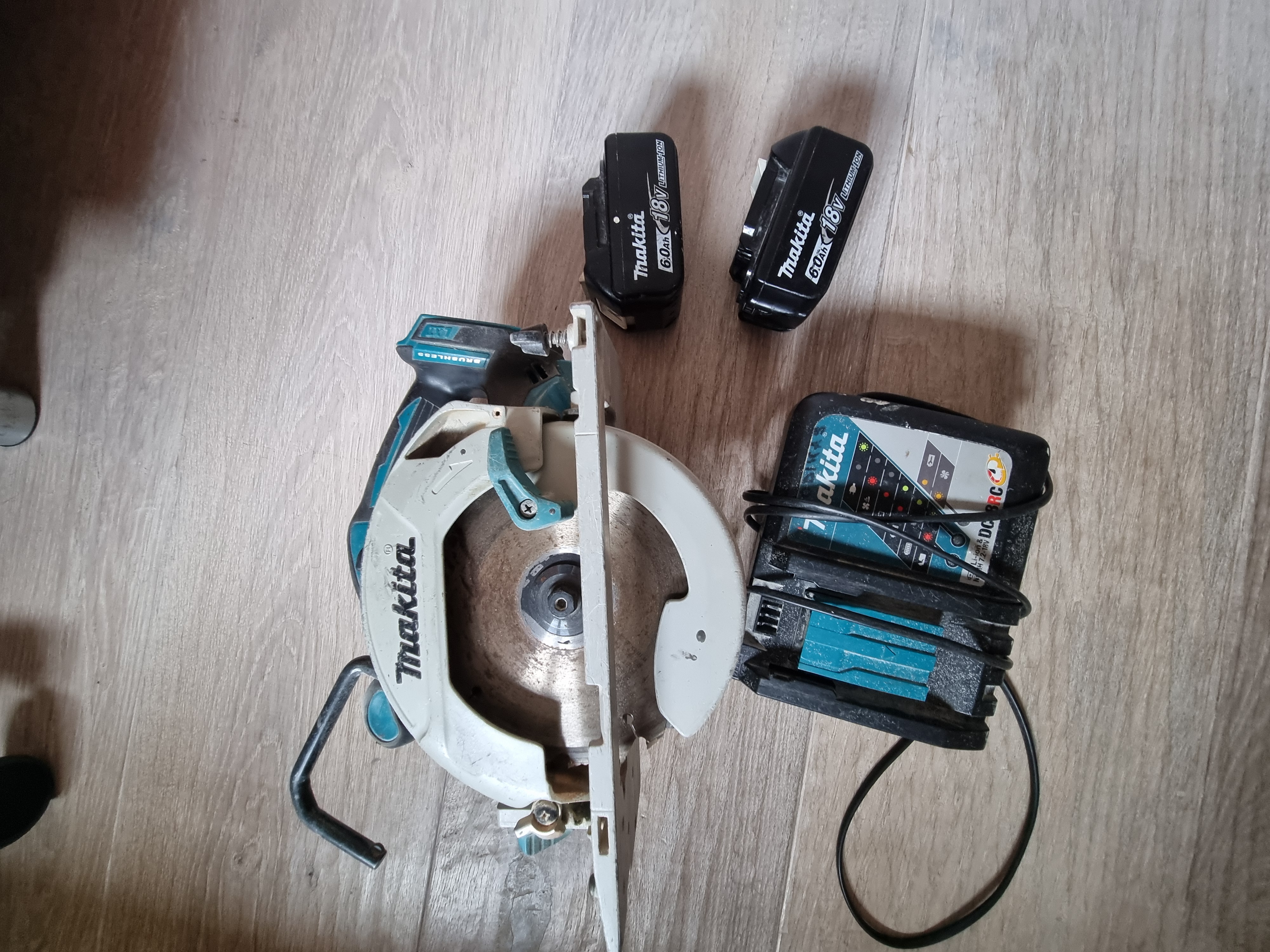 Makita dhs680 akkukäyttöinen pyörösaha