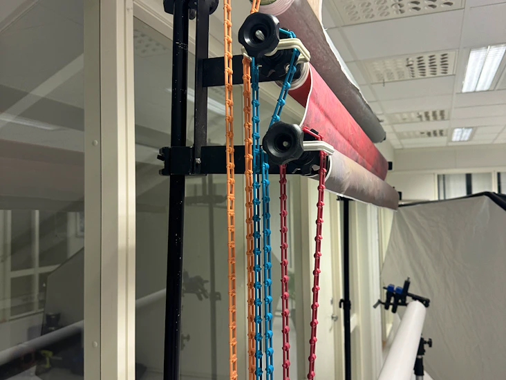 Ønsker å leie varebil eller å få hjelp med å flytte ca 10 foto bakgrunner..