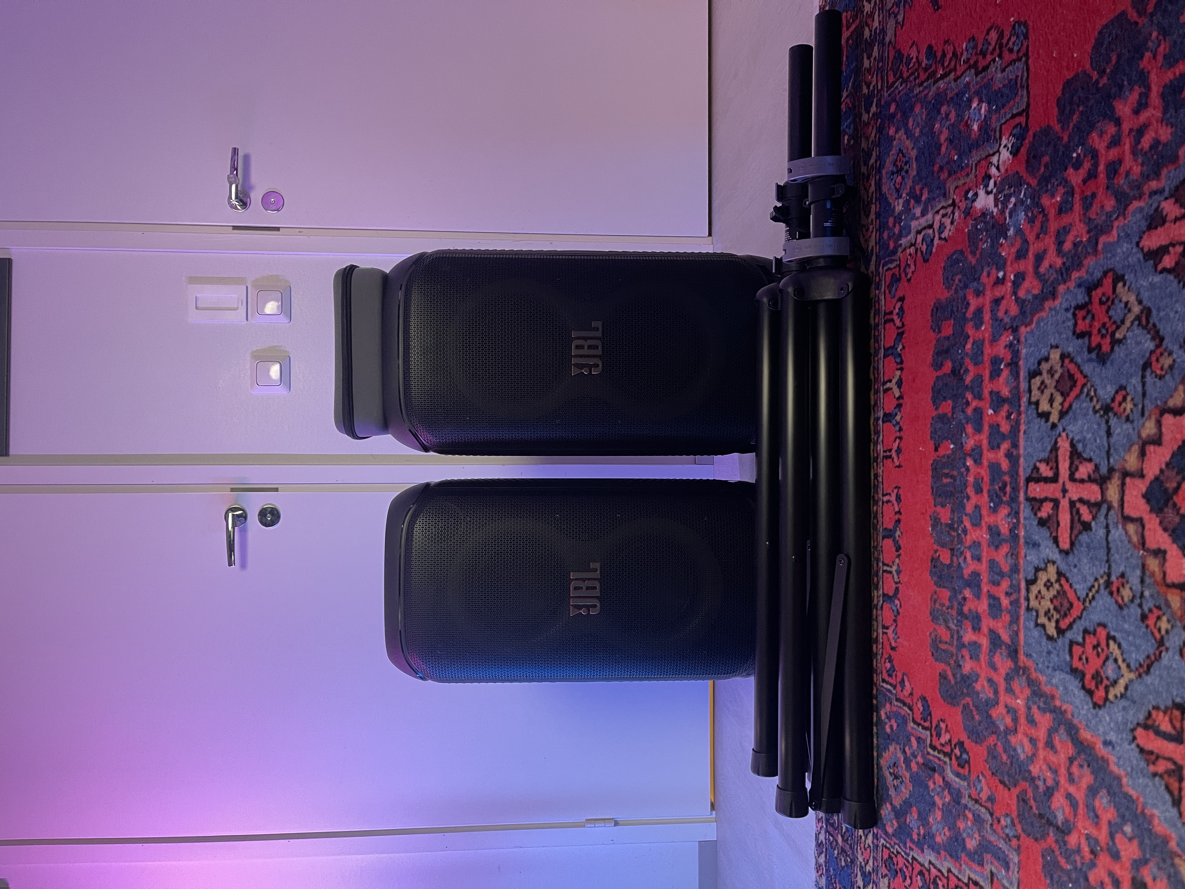 Helppokäyttöinen äänentoisto ja mikrofonit | jbl partybox stage 320 + jbl wireless mic