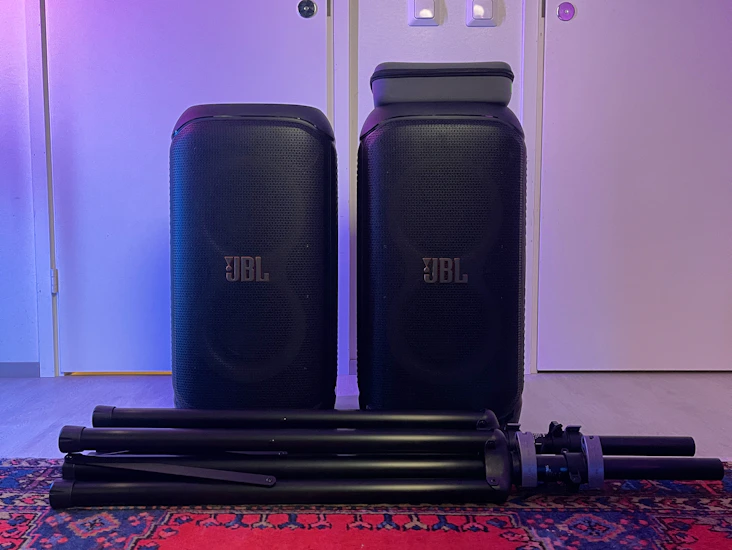 Helppokäyttöinen äänentoisto ja mikrofonit | jbl partybox stage 320 + jbl wireless mic