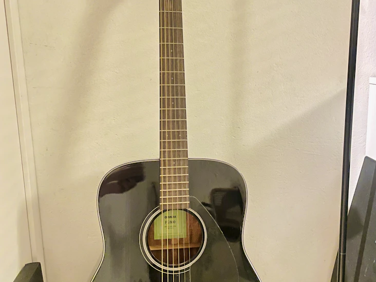 Yamaha fg800 kitara