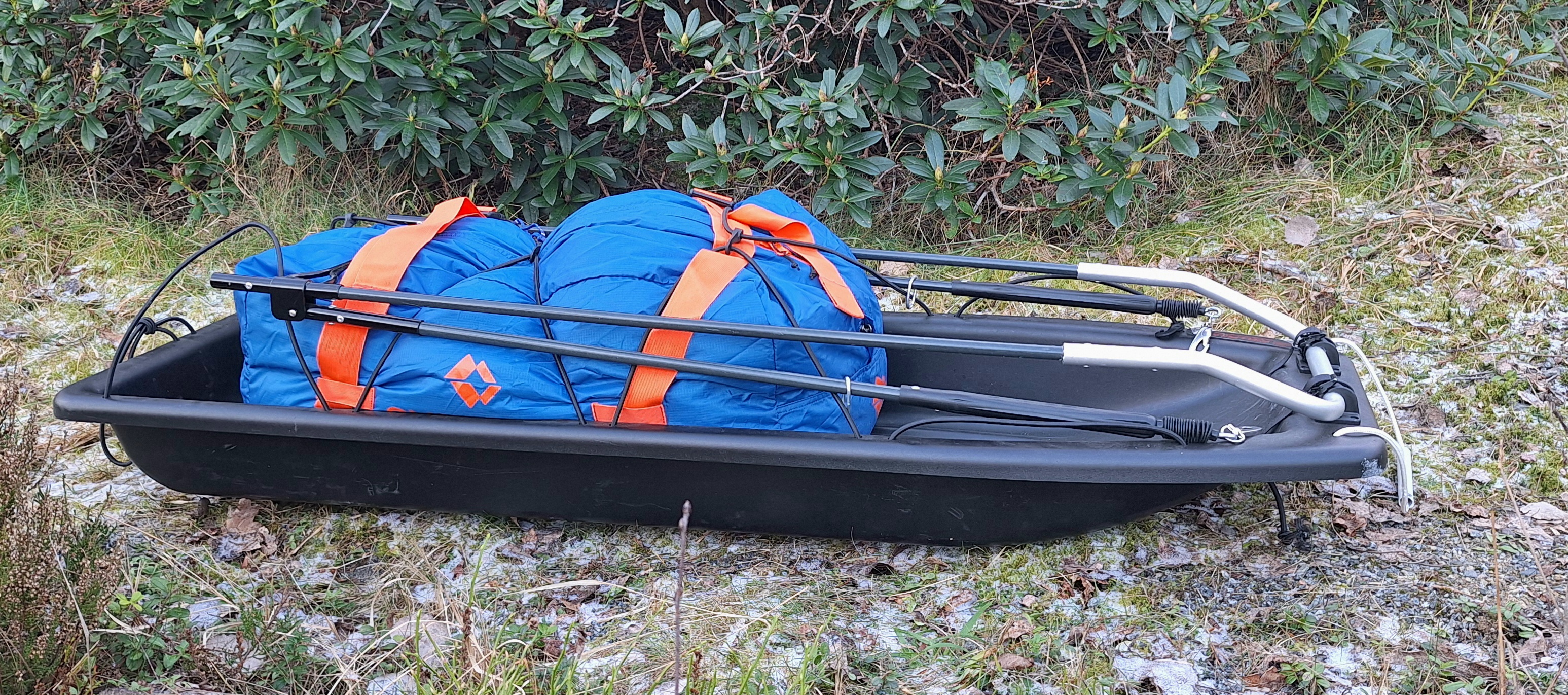 Fjällpulka med sele och hopfällbara skaklar 