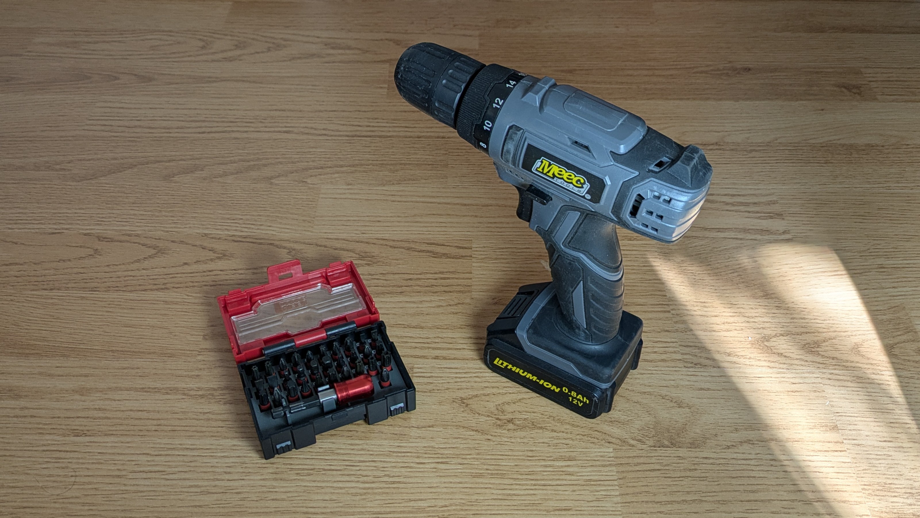 Borrskruvdragare med många tillbehör