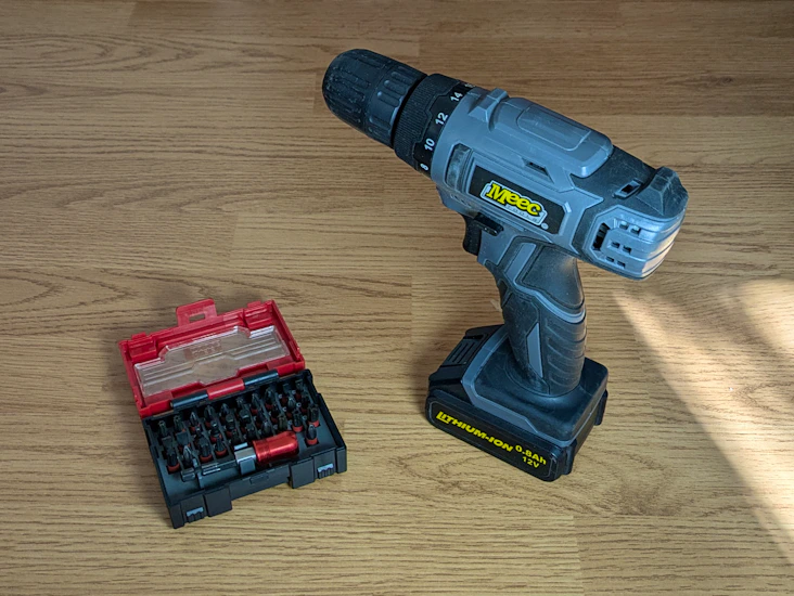 Borrskruvdragare med många tillbehör