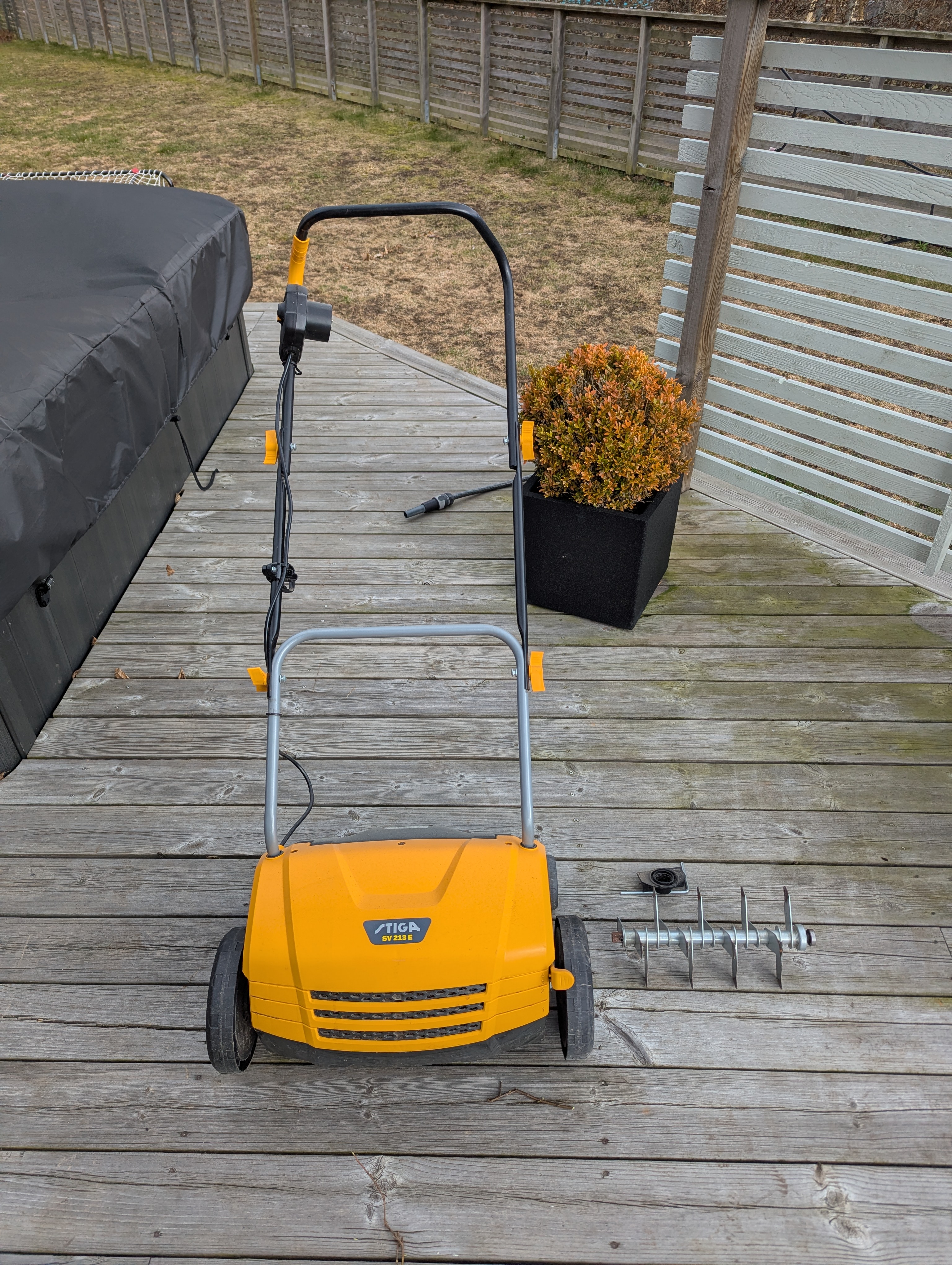 Elektrisk vertikalskärare & mossrivare – stiga sv 213 e