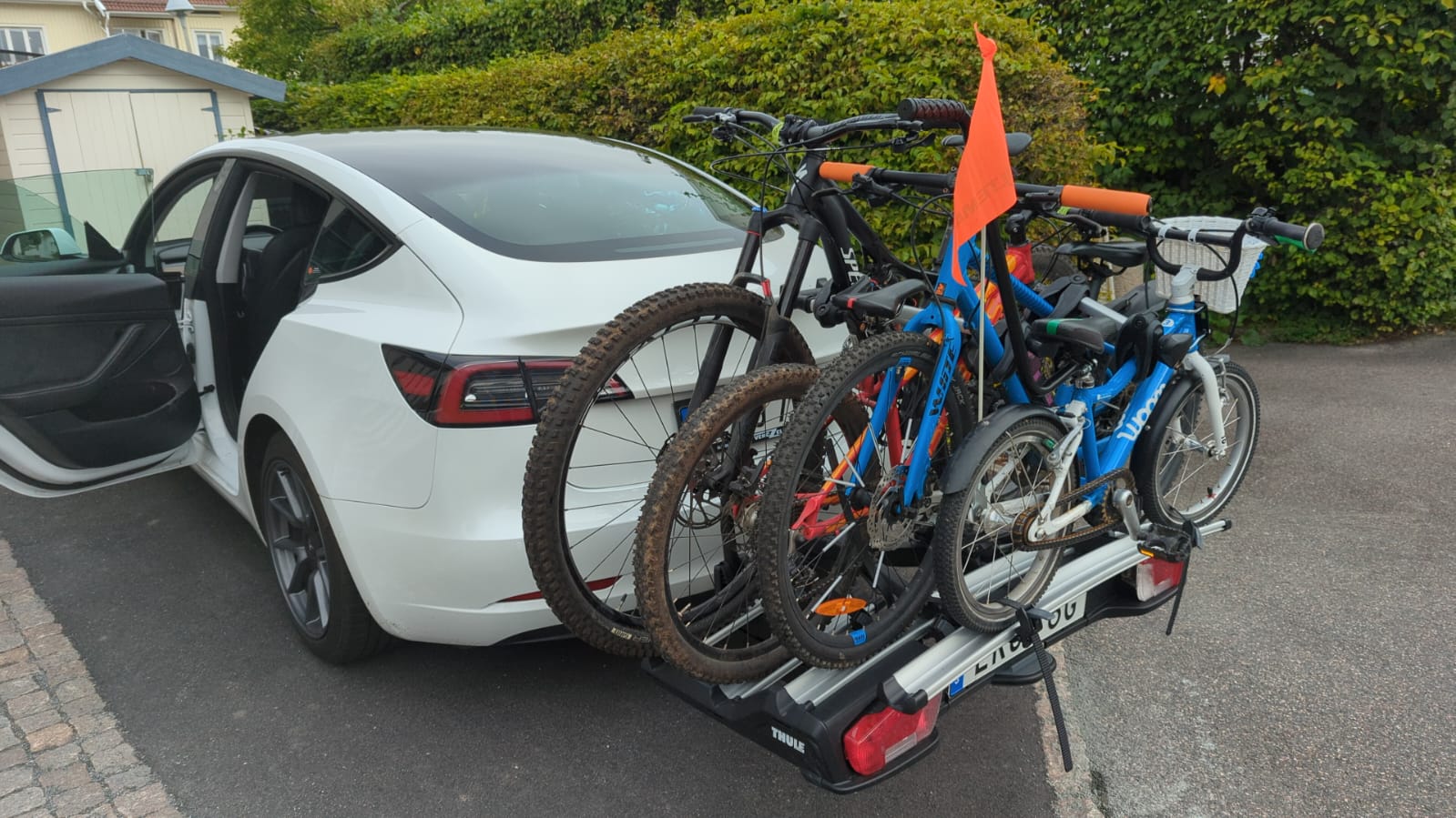 Thule velospace xt 3 med adapter för 4 cyklar