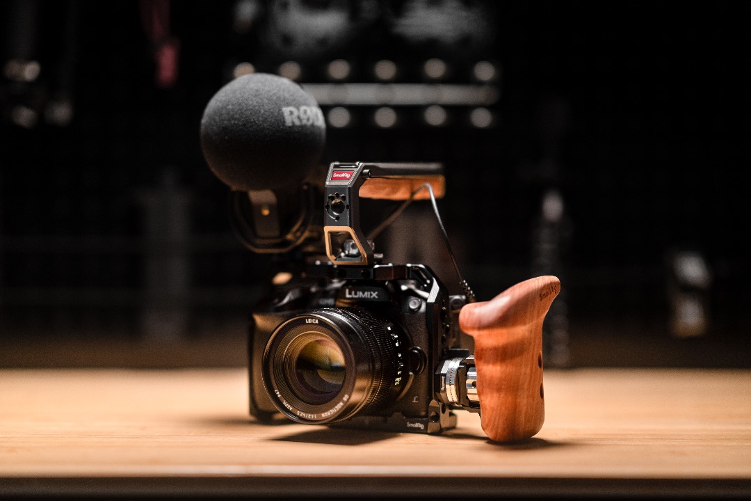 Panasonic gh5 video-kit med objektiv i väska