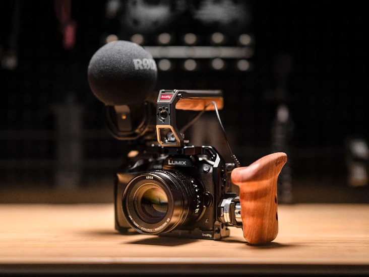 Panasonic gh5 video-kit med objektiv i väska