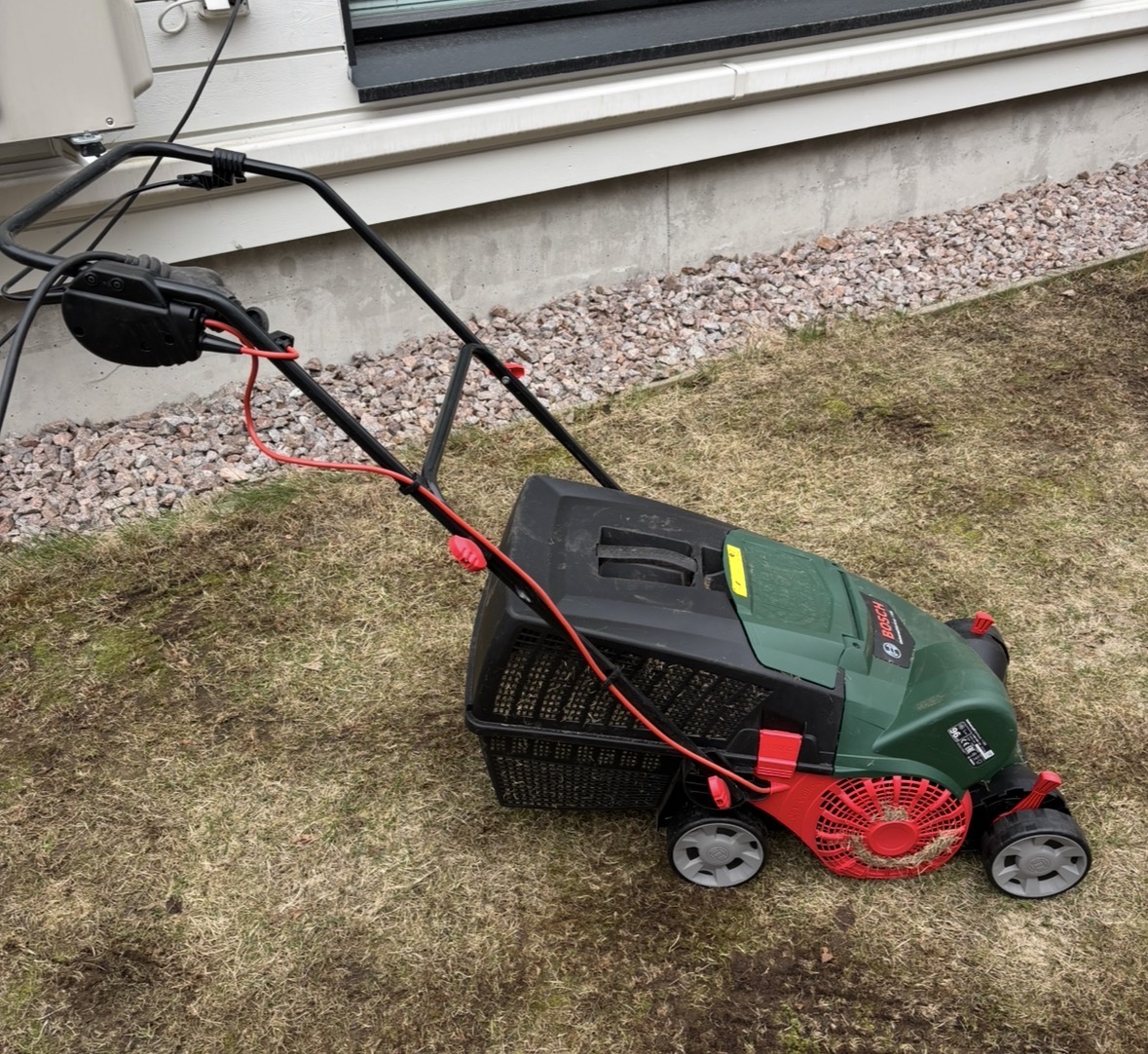 Bosch nurmikon ilmaaja