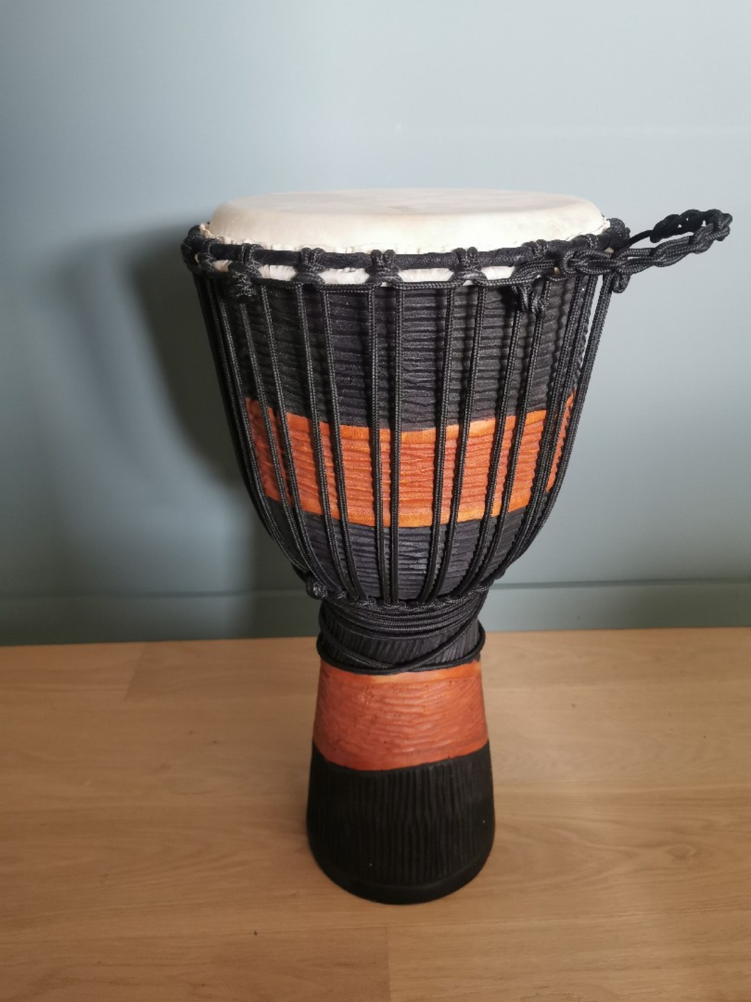 Stor djembe. afrikansk tromme. 