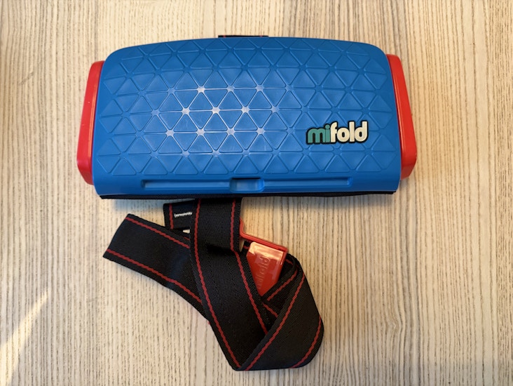 Mifold matkaturvaistuin/ koroke ja turvavyön adapteri