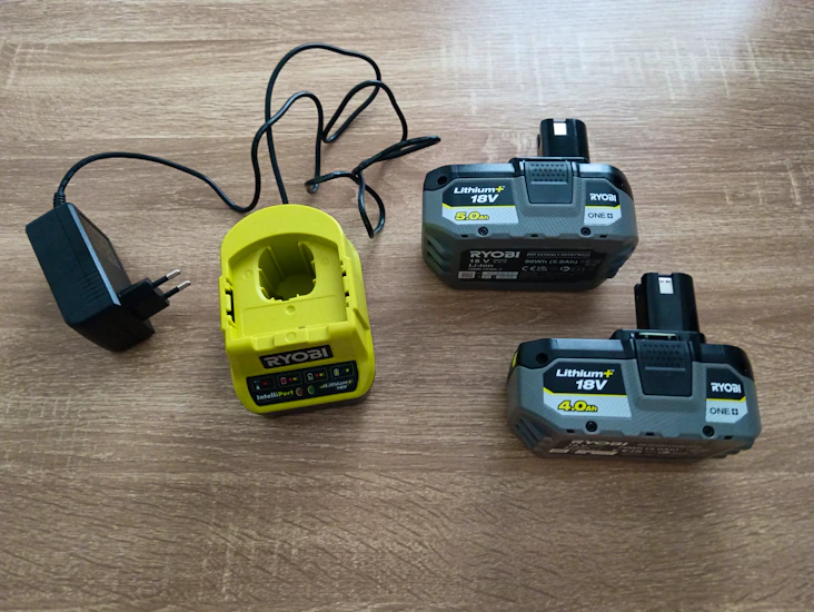 Ryobi akku-ja latauspaketti