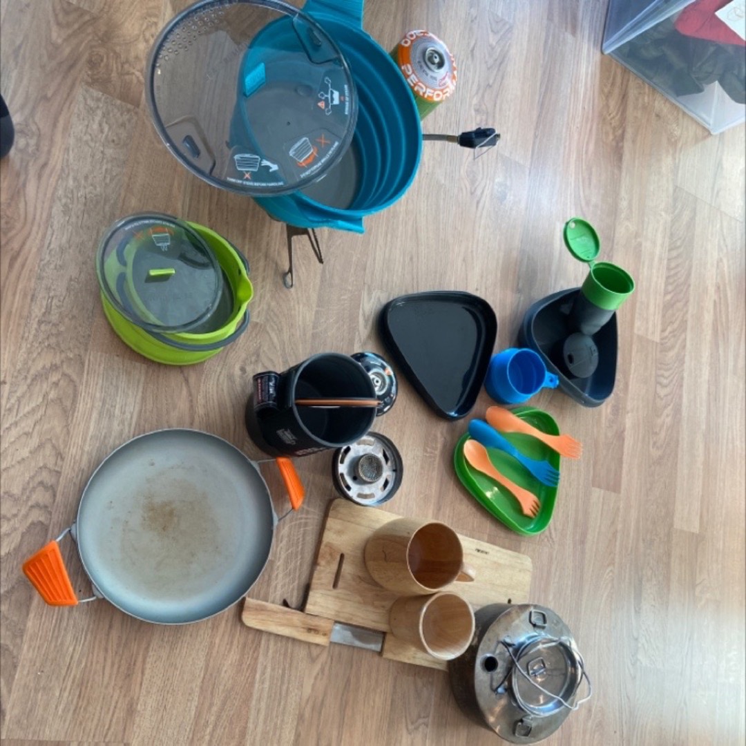 Brenner med tilhørende kokekar