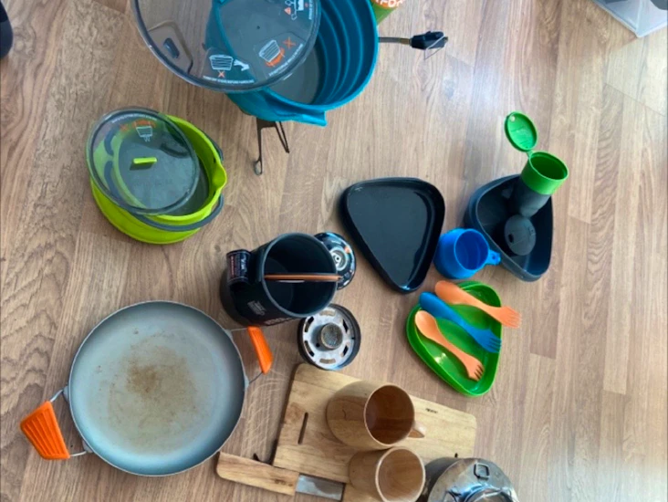 Brenner med tilhørende kokekar