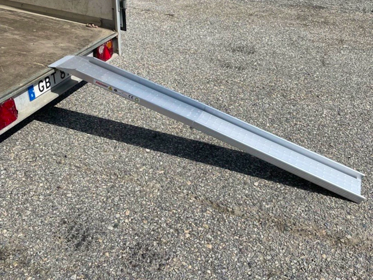 Fällbar lastramp för mc eller moped