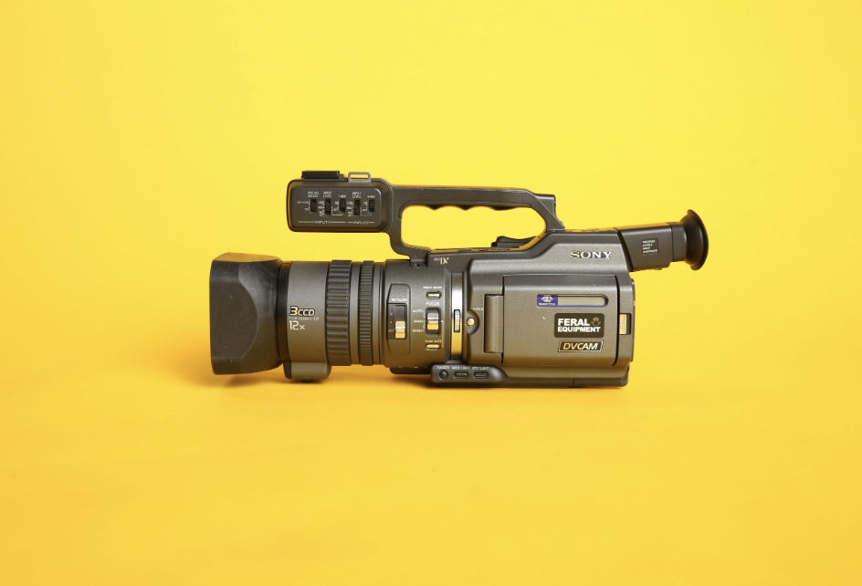 Sony pd150 minidv (pro vx2000) - tapeless option w/ rc powerplay + fisheye lens