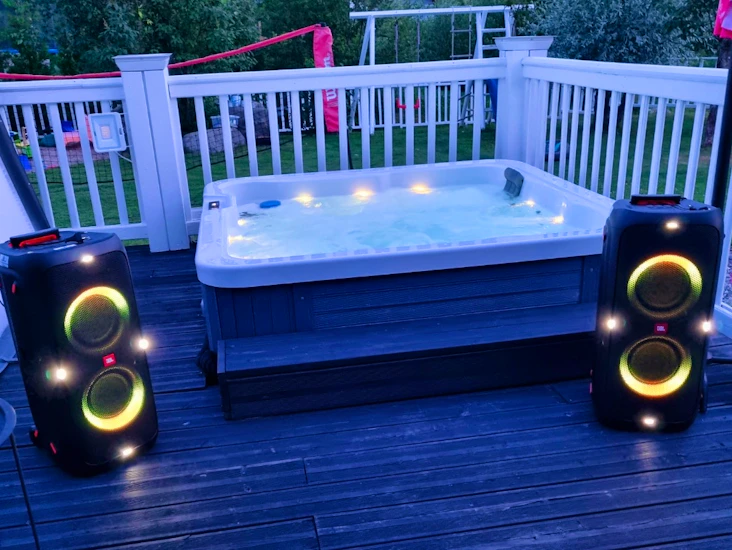 Jbl partybox 310 juhlapaketti mikrofonilla