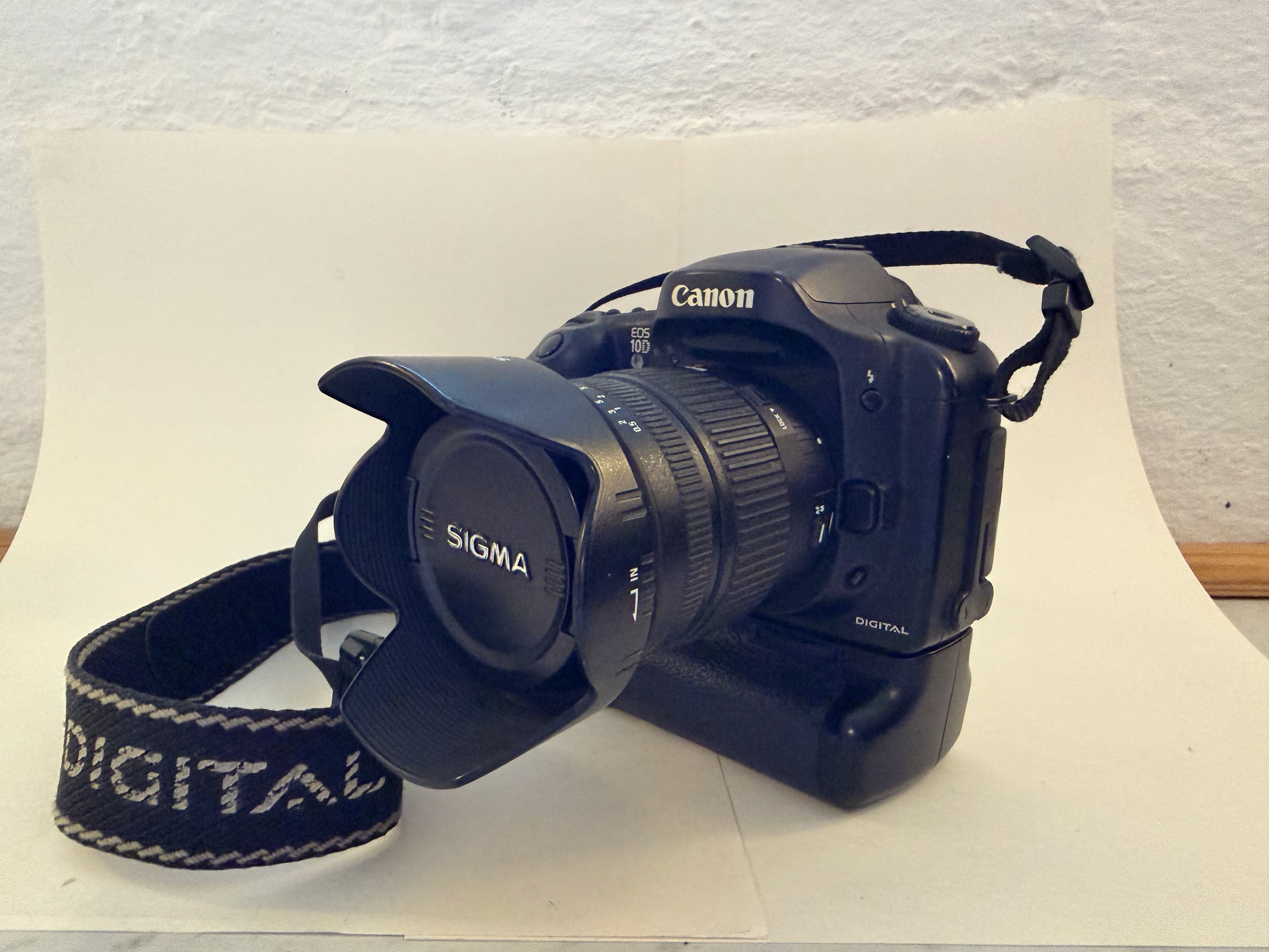 Canon eos 10 d med 18-125 og blitz