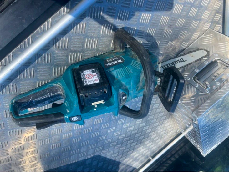 Motorsåg batteridriven