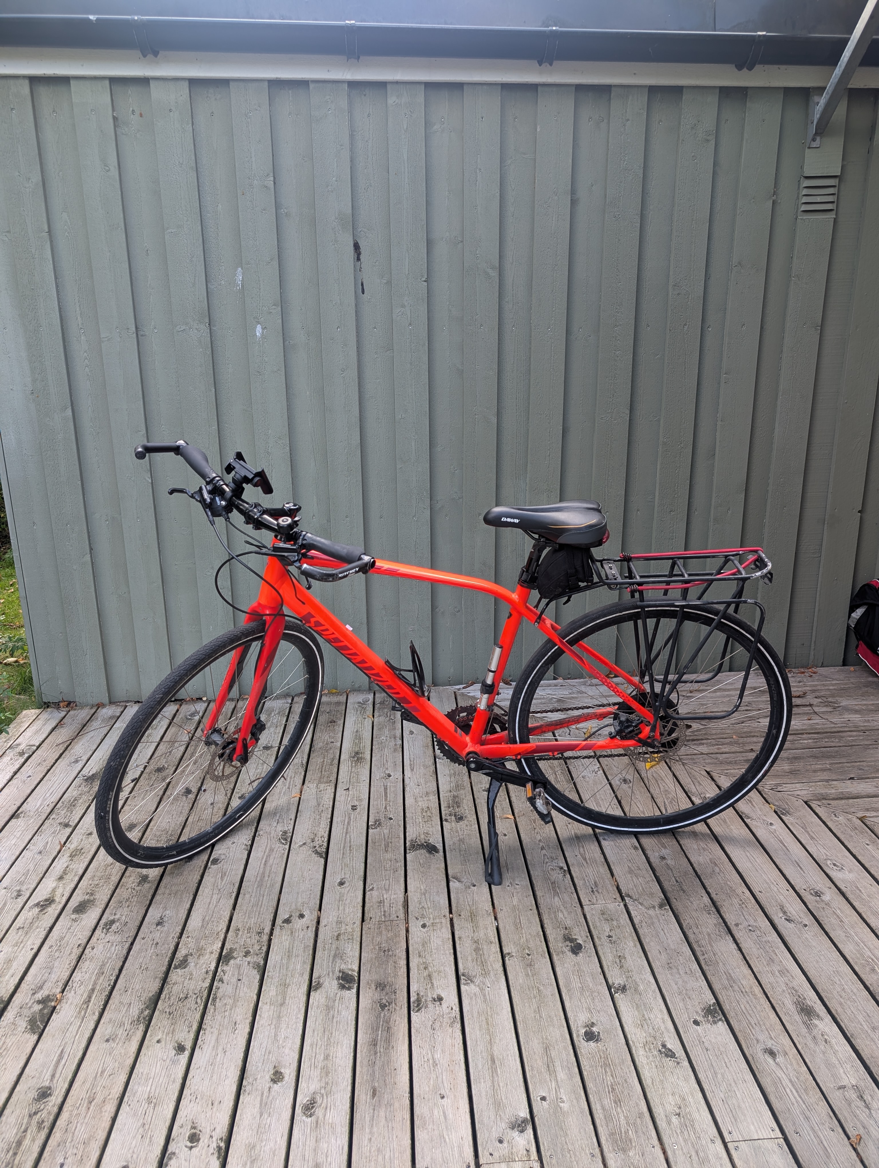 Specialized hybridcykel (med pakethållare)