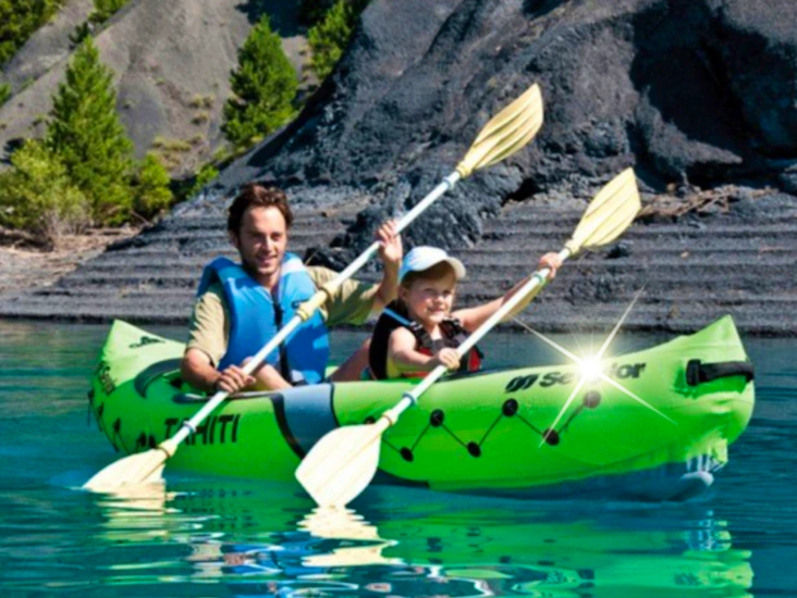 Liten, smidig och praktisk uppblåsbar dubbelkajak!