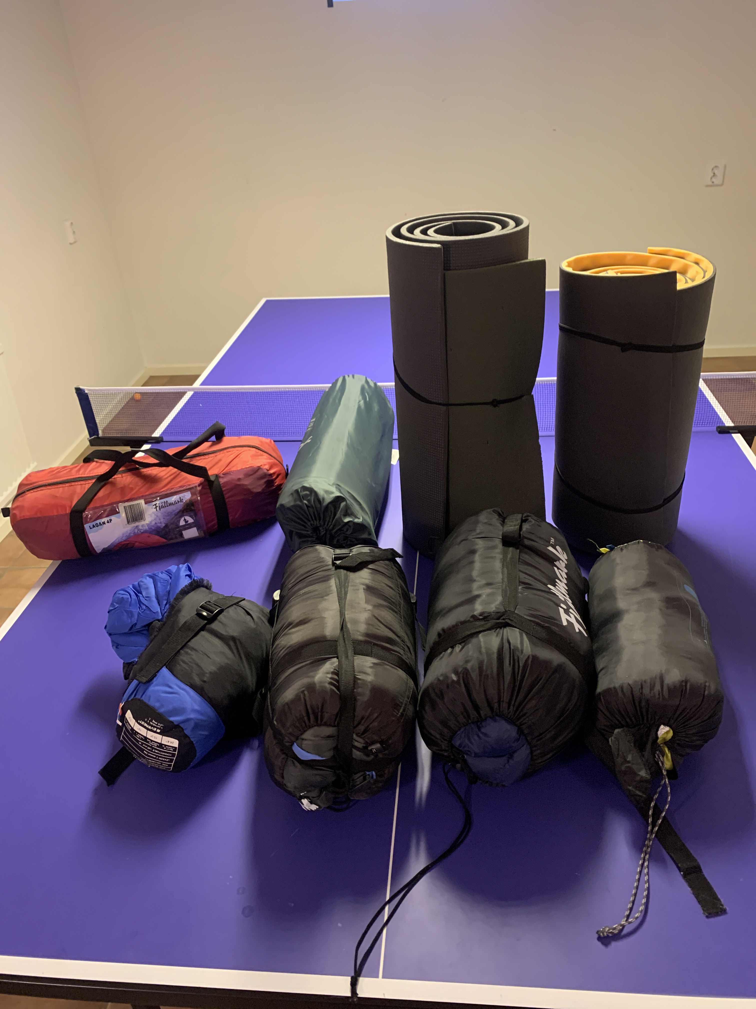 Tält (4p), sovsäck och liggunderlag