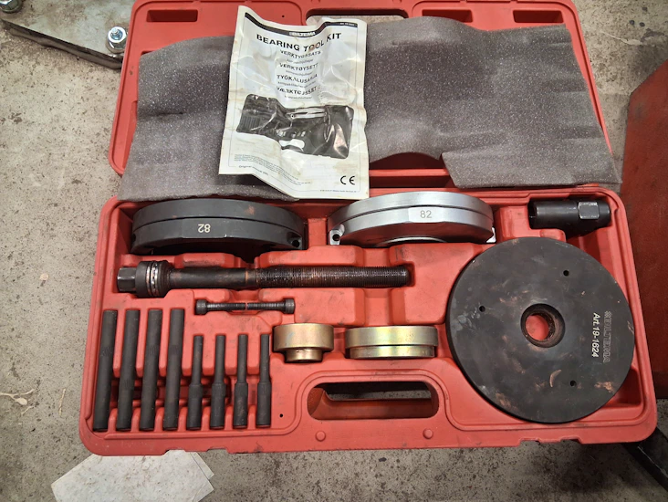 Kompaktilaakerin vaihtotyökalu ford/volvo 82mm