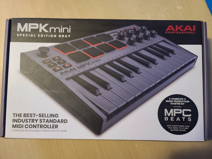 Akai mpk mini mk3 – compact midi controller for producers & beatmakers