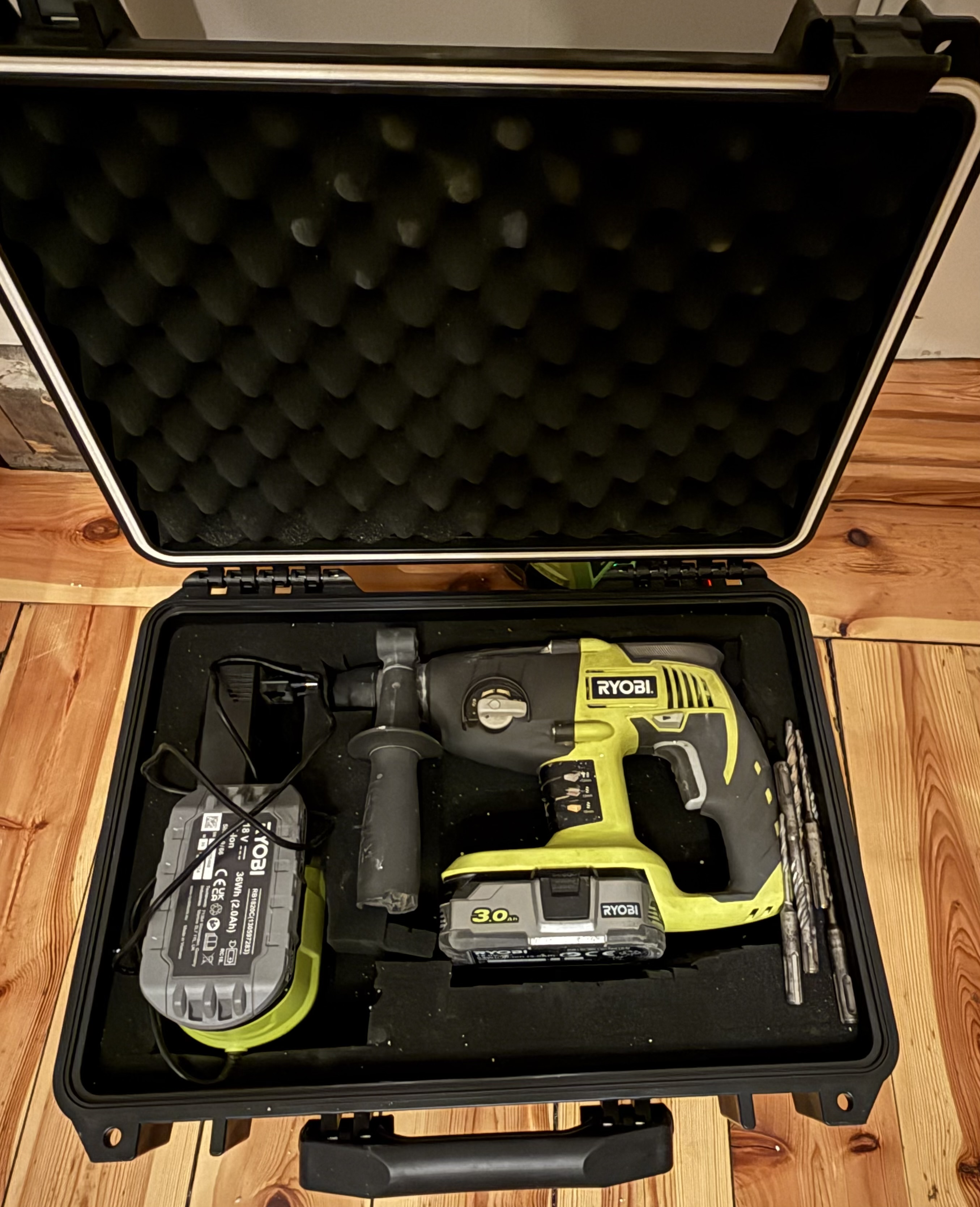 Batteridriven borrhammare