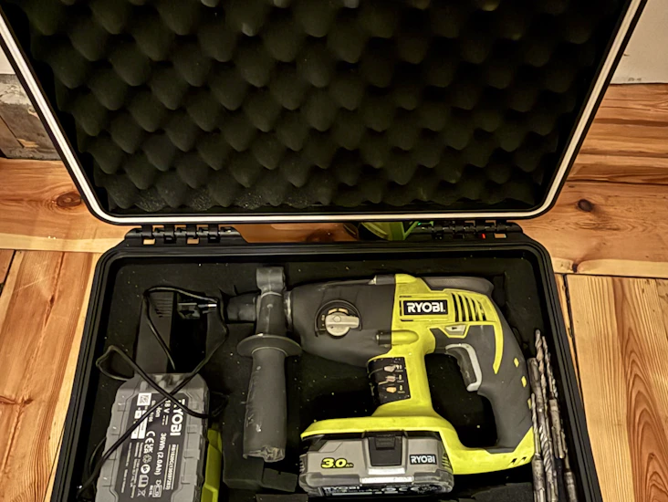 Batteridriven borrhammare