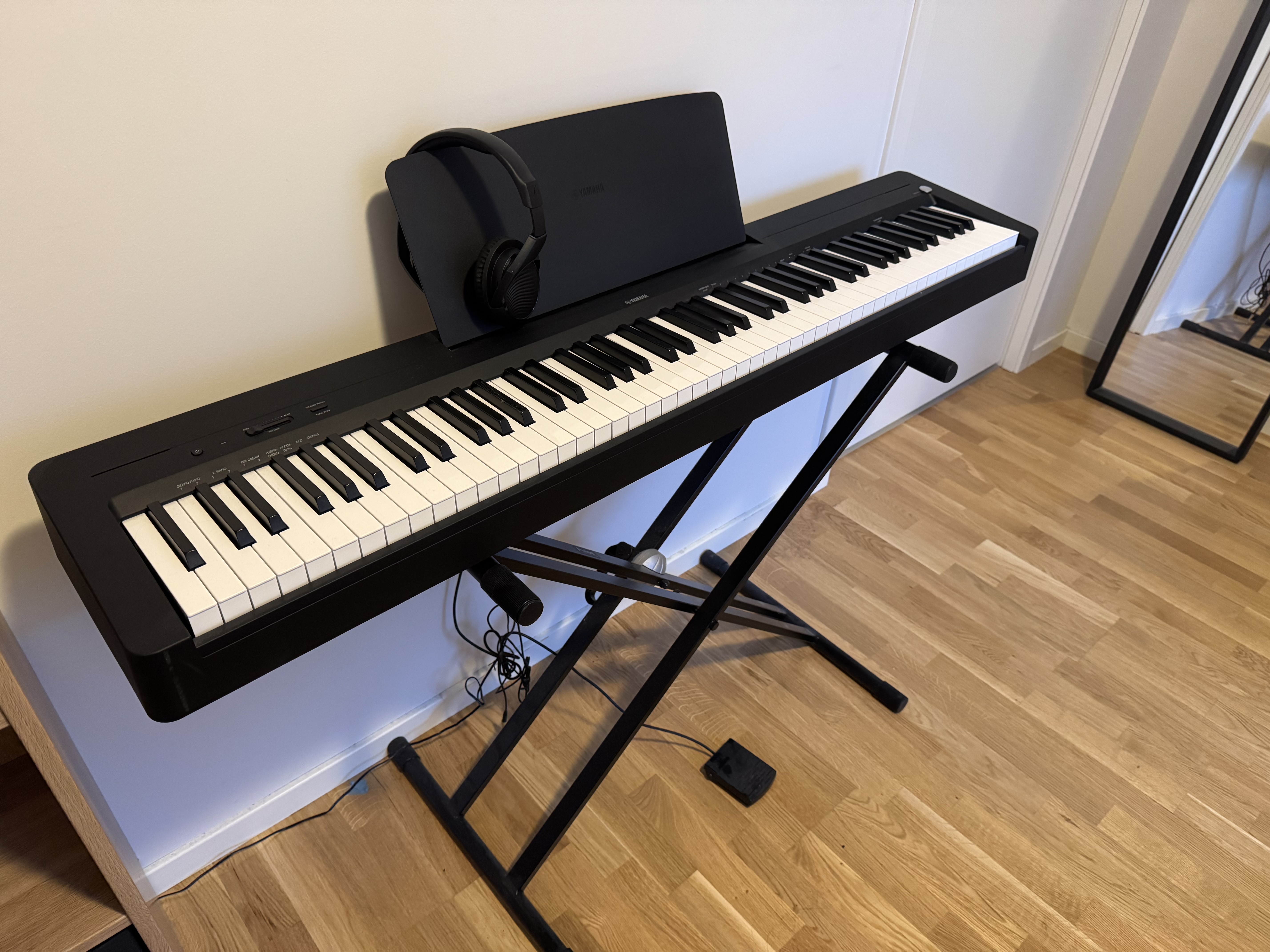 Yamaha digital piano p-145