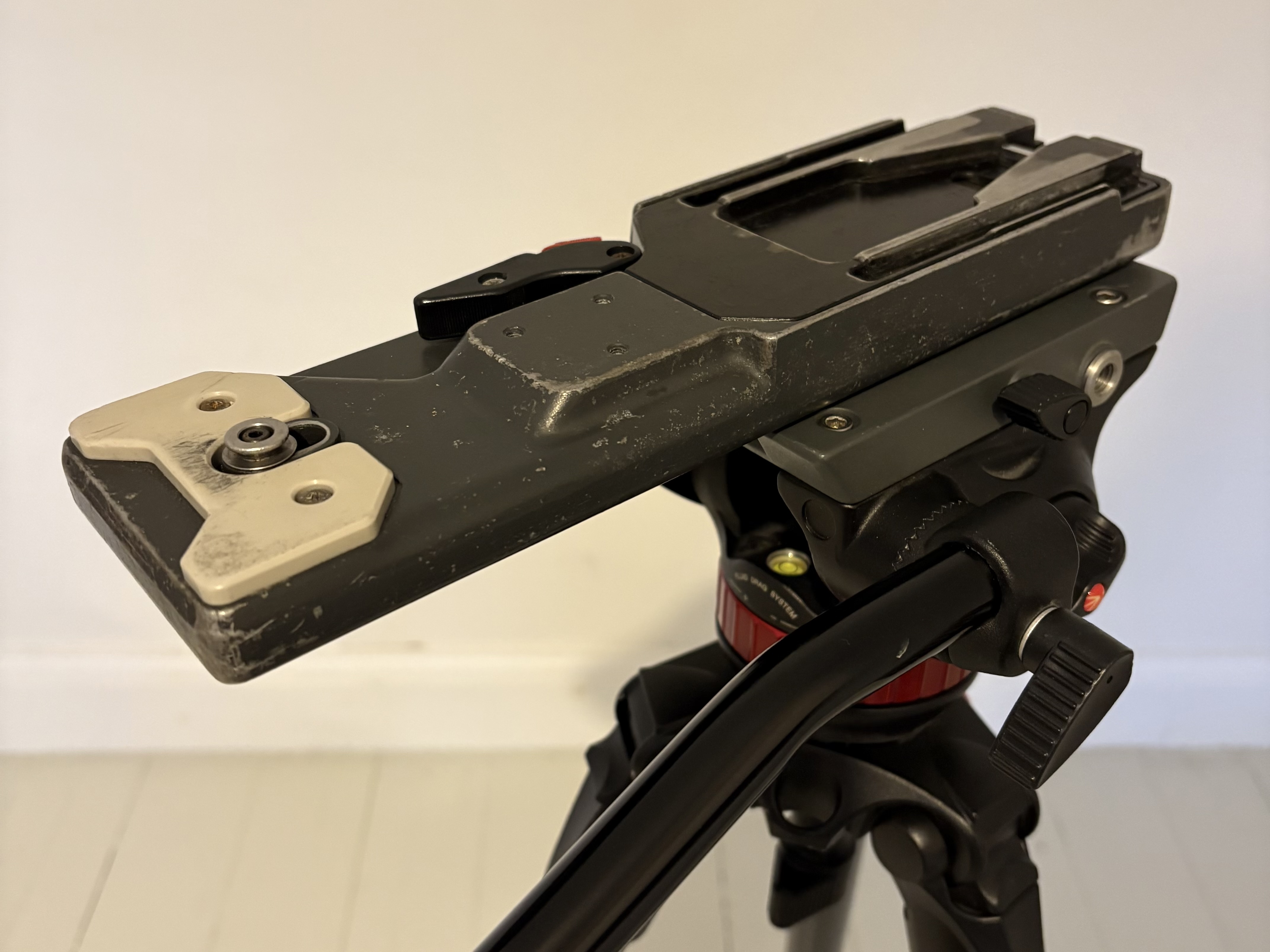 Manfrotto mpro 535 tripod with fluid head