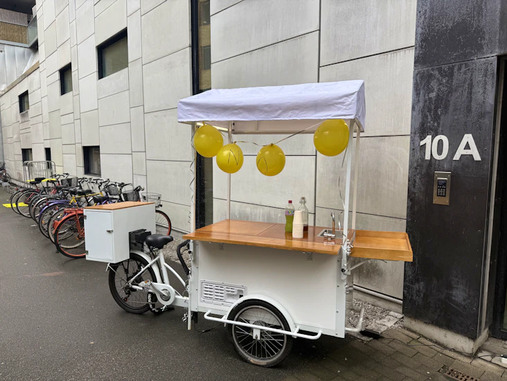 Lådcykel med kyl och frys, eldriven – perfekt för fest och event