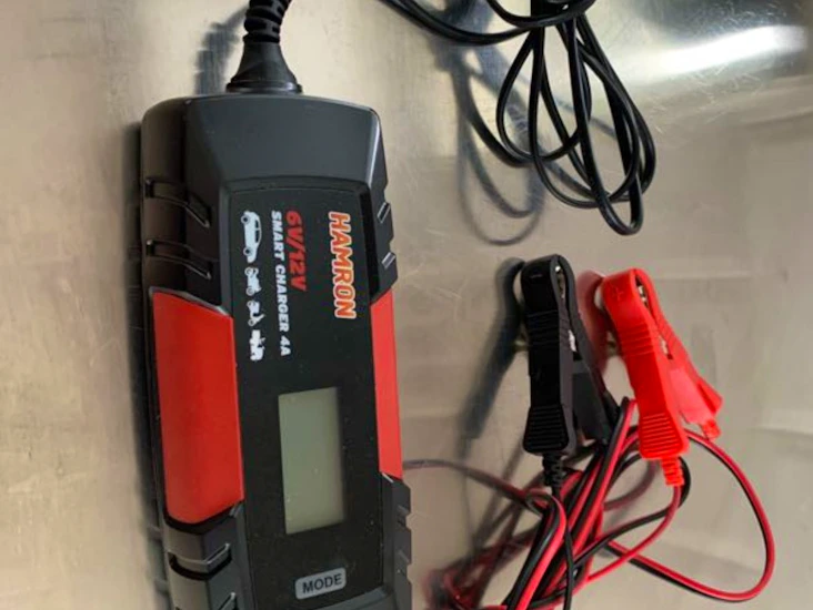 Smart batteriladdare 6/12 v 4 a 120 ah