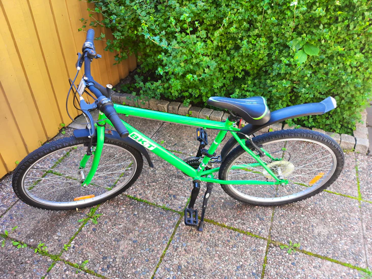 Cykel uthyres - passar bra till barn och yngre vuxna