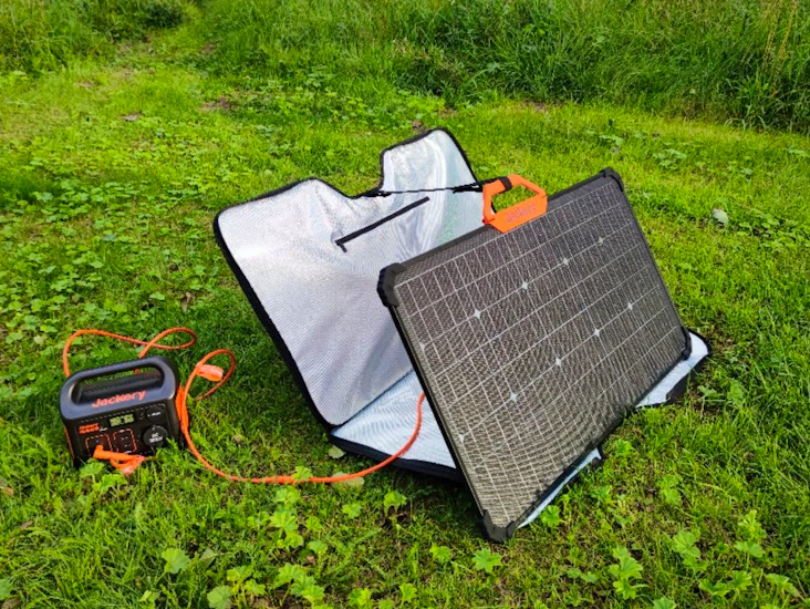 Jackery explorer 240 powerstation med solcell