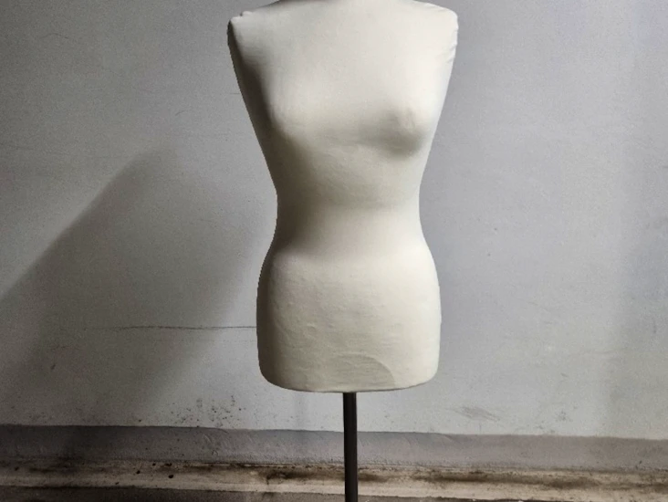 Mannekeng, kvinnelig