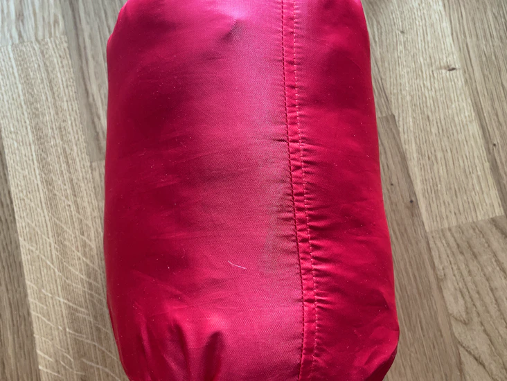 2 marmor sovsäck röd