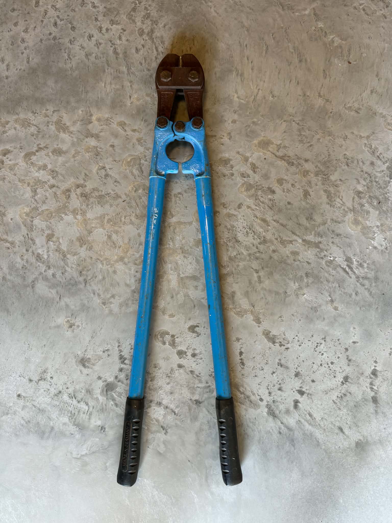 Kraftig bultsax – 780 mm lång