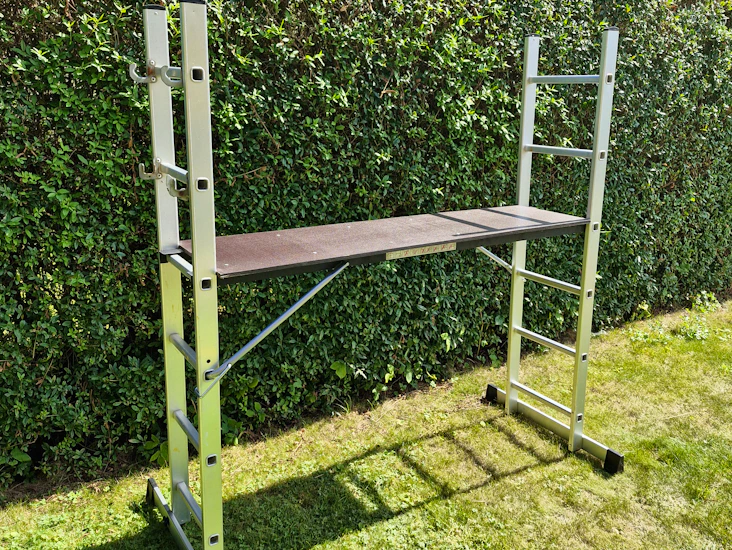 Byggställning / byggplattform / stege