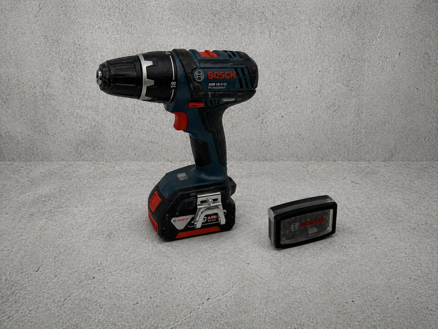 Borrskruvdragare bosch 18 v inkl bitssats