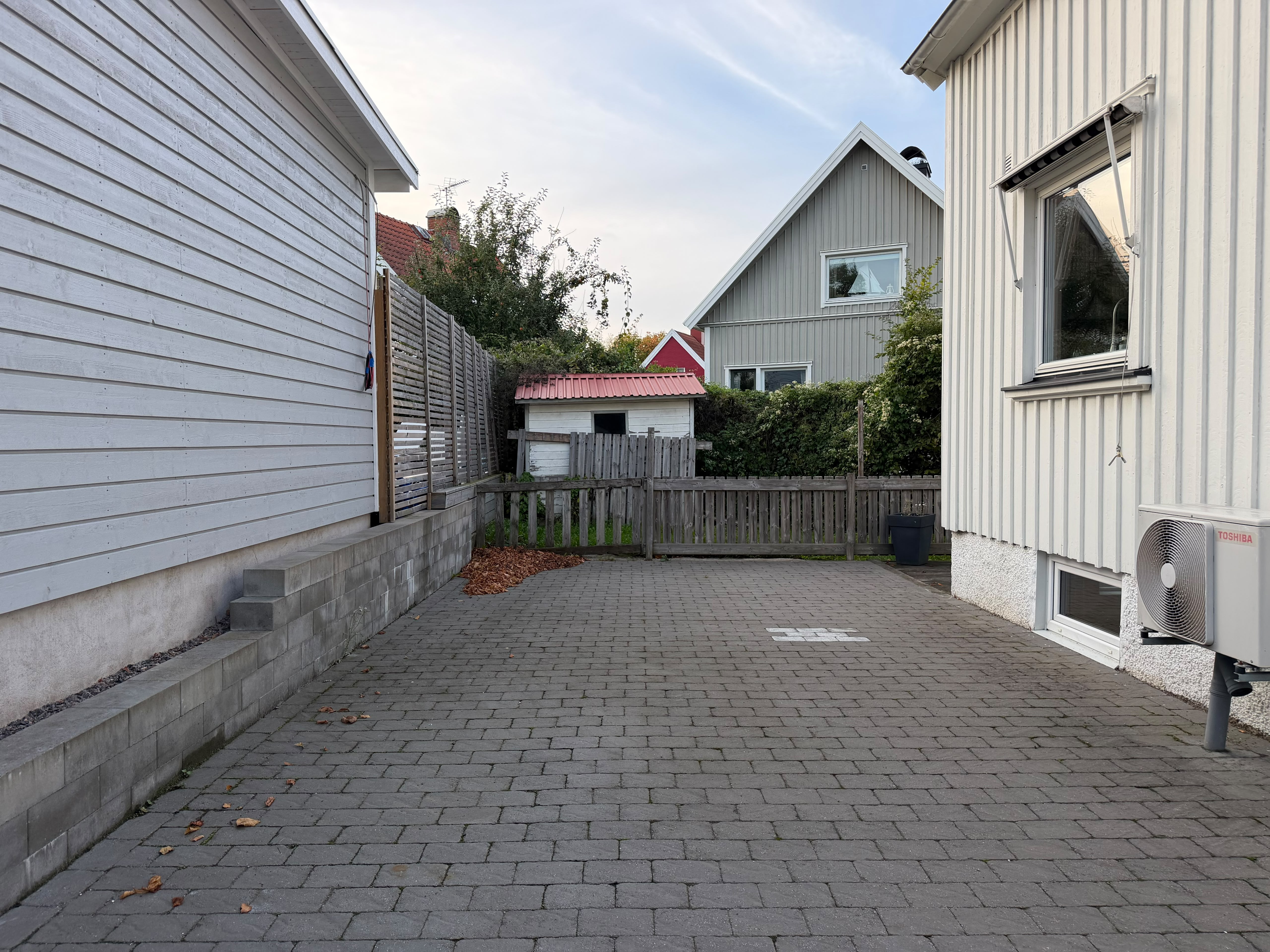 Parking-plats (1-2 bilar/ cars / rv /boat)+ optional 11kw ev charger
