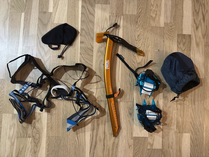 Ultakevyet jäähakku, valjaat ja cramponit