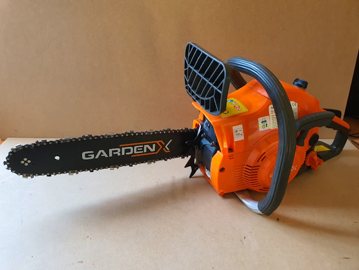 Bensindriven motorsåg