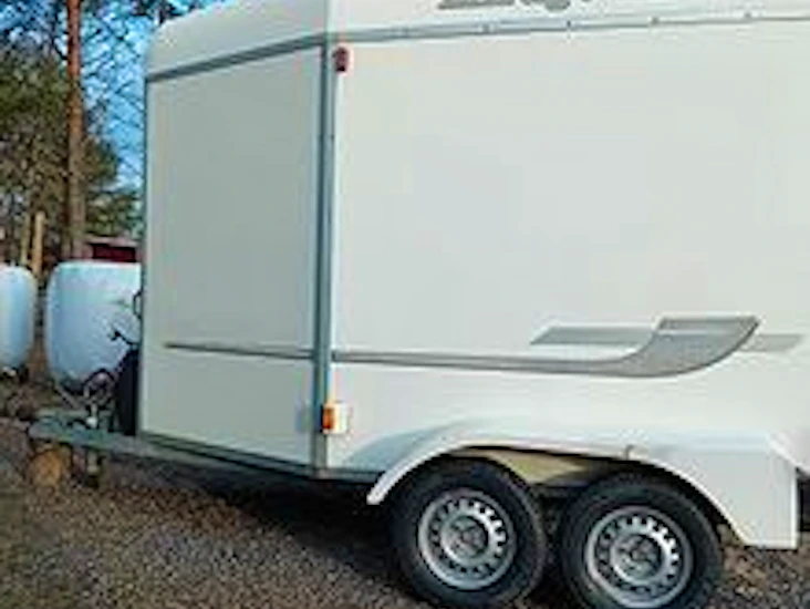 Hevosenkuljetusvaunu vuokralle